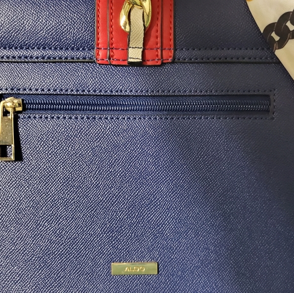 Handbag - Picture 2 of 3